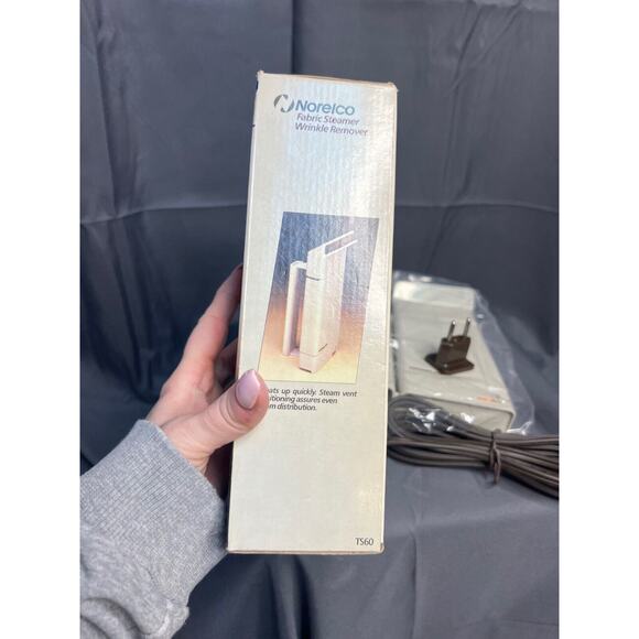 Vintage Norelco Travel Care Fabric Steamer/Wrinkle Remover Model TS60 White NIP! - Picture 5 of 6